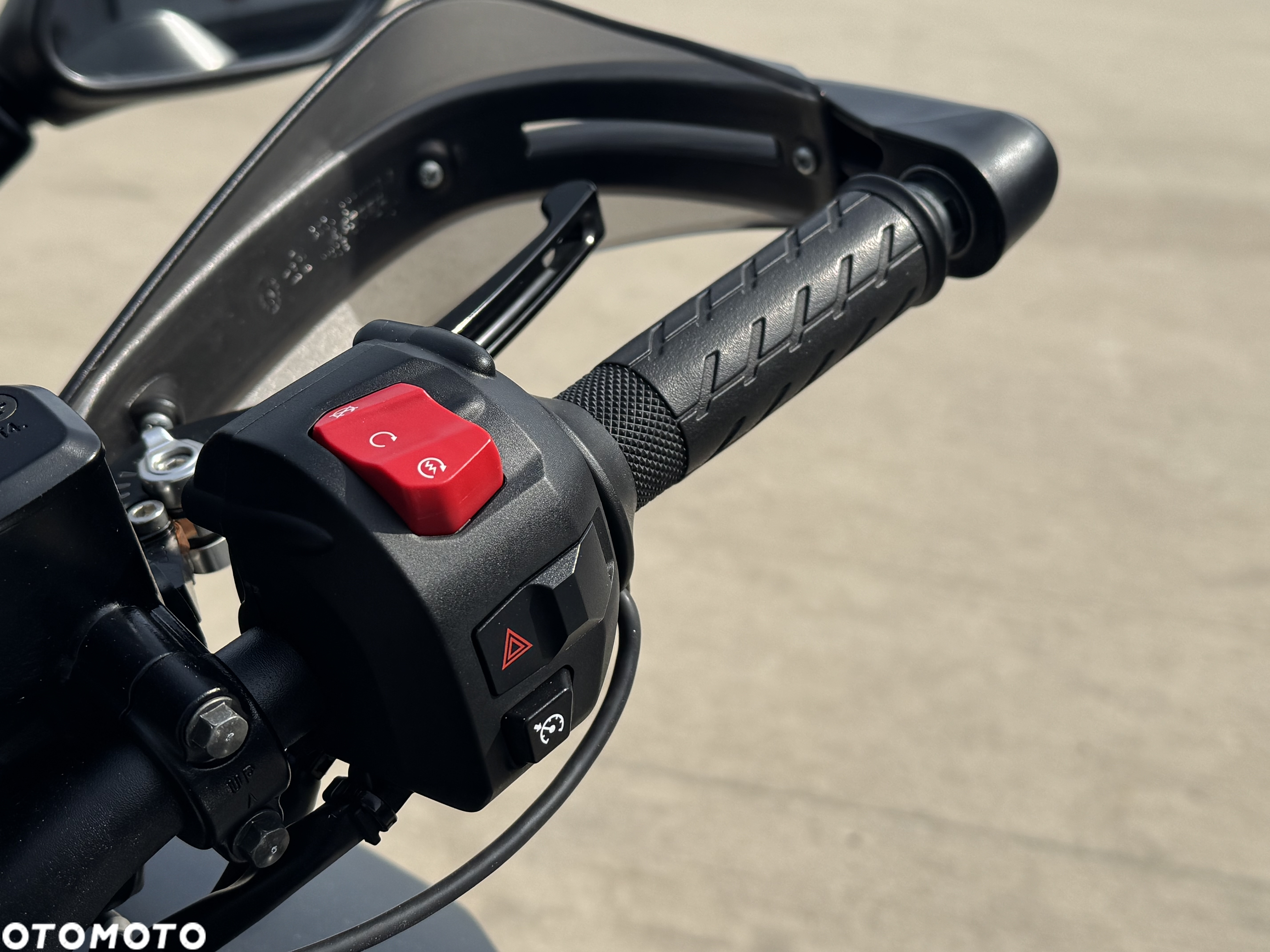 Suzuki GSX - 12