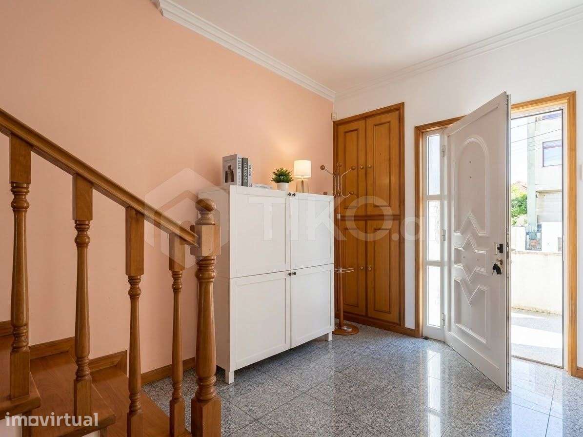 Moradia T4 com Suite, Garagem Dupla, Cave/Ginásio e Espaço Exterior | - Grande imagem: 4/26