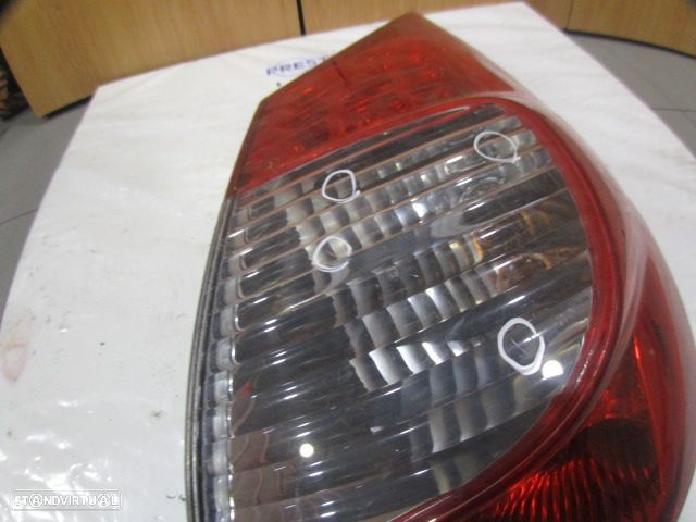 Farol Tras  8200474328A RENAULT SCENIC 2 PHASE 2 2007 1.5DCI 85CV 5P CINZA DRT Original Hella Danificado - 2