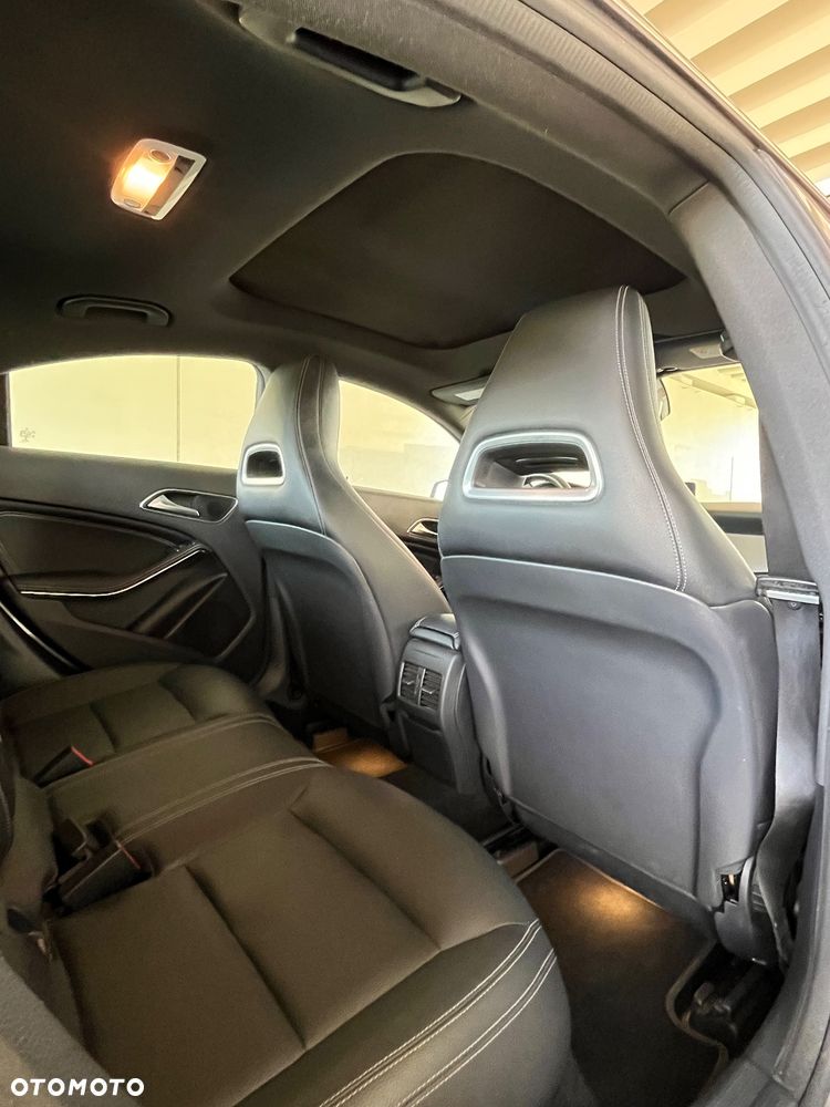 Mercedes-Benz CLA 250 4-Matic AMG Line - 12