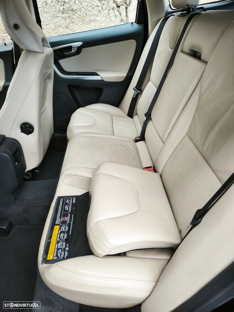 Volvo XC 60 2.0 D4 Momentum - 20