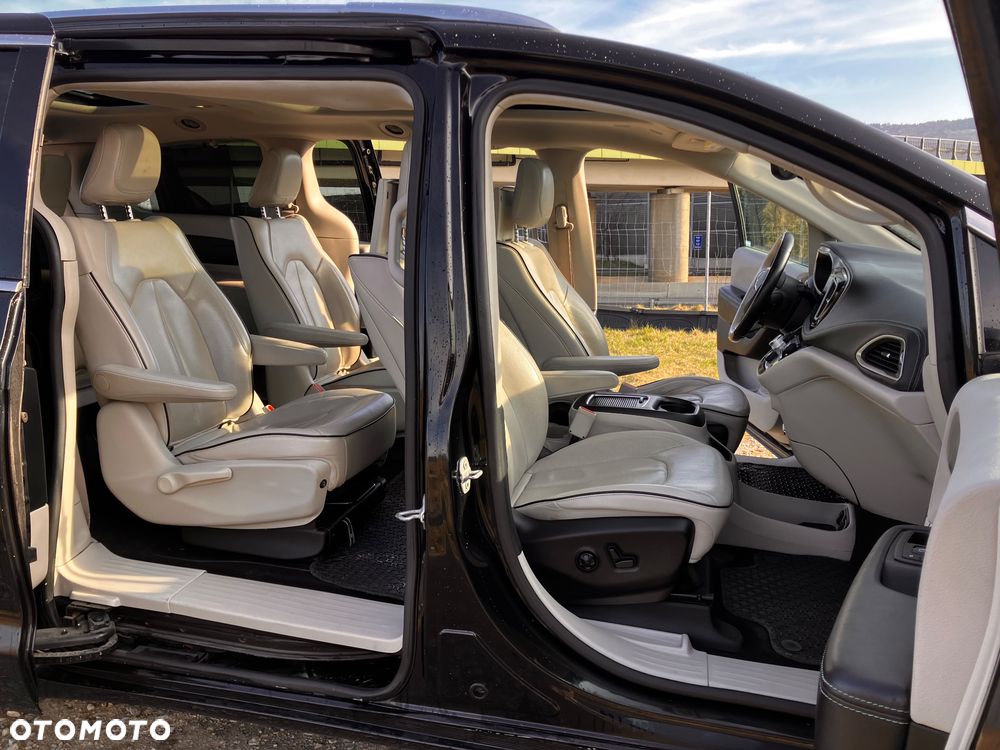 Chrysler Pacifica - 20