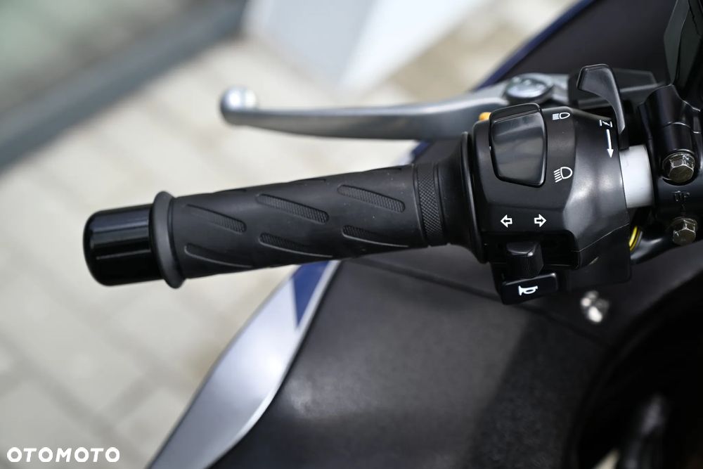 Suzuki GSX-R - 25
