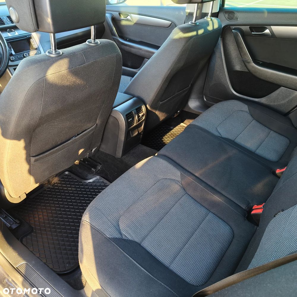 Volkswagen Passat - 14