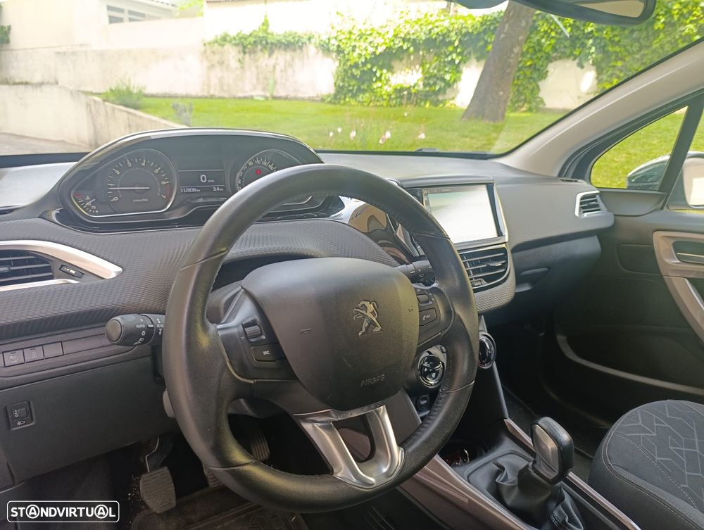 Peugeot 2008 1.2 PureTech Style - 16