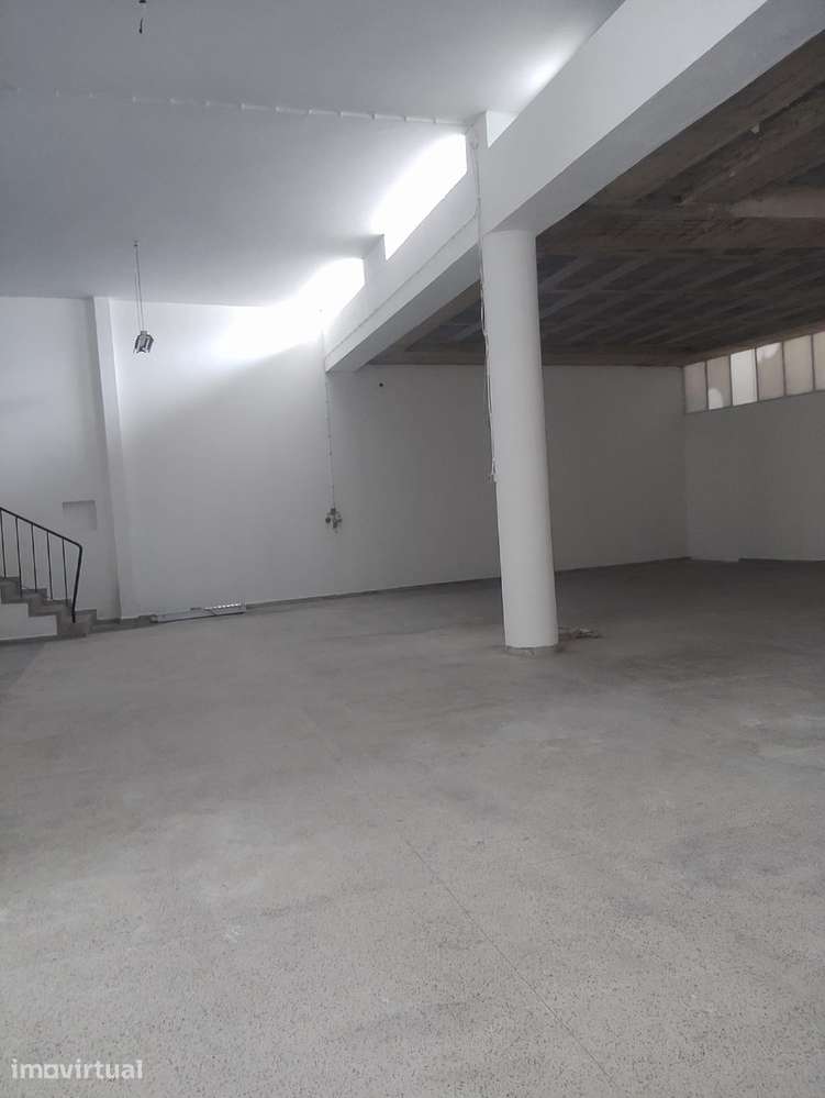 Loja com utilidade para Comercio /garagem ou Armazém - Grande imagem: 3/16