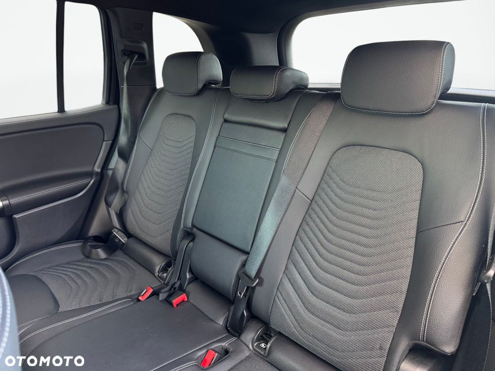 Mercedes-Benz GLB - 12