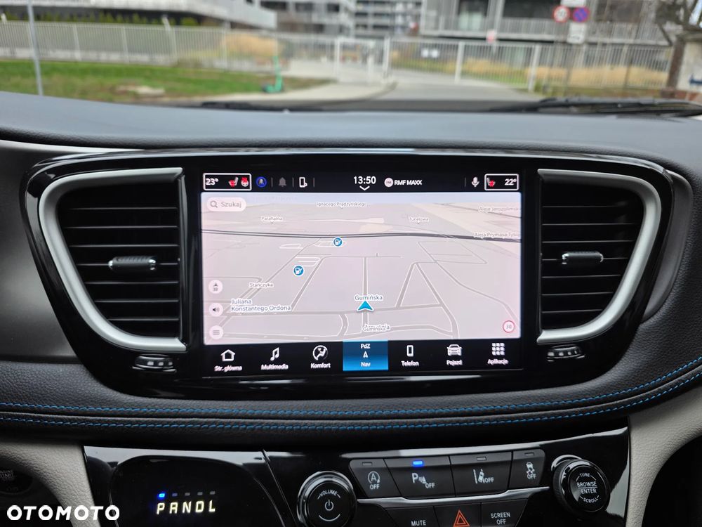 Chrysler Pacifica - 12