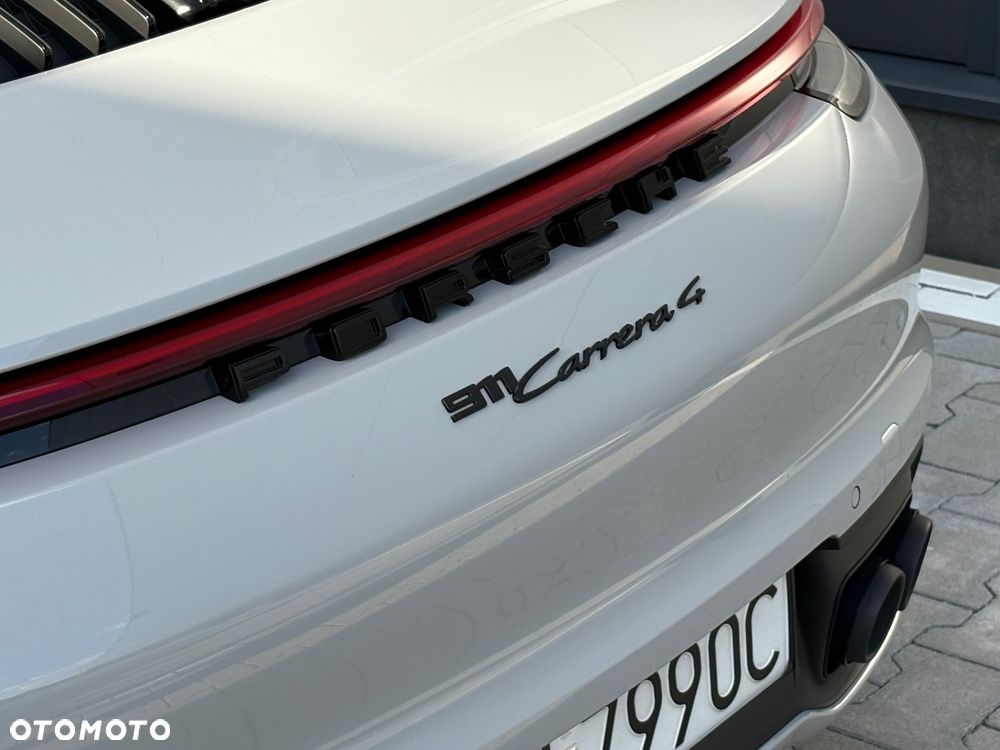 Porsche 911 Carrera 4 - 15