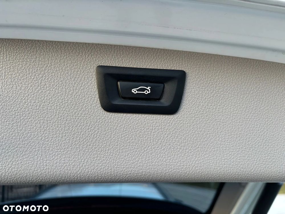 BMW Seria 3 318d DPF Edition Sport - 15