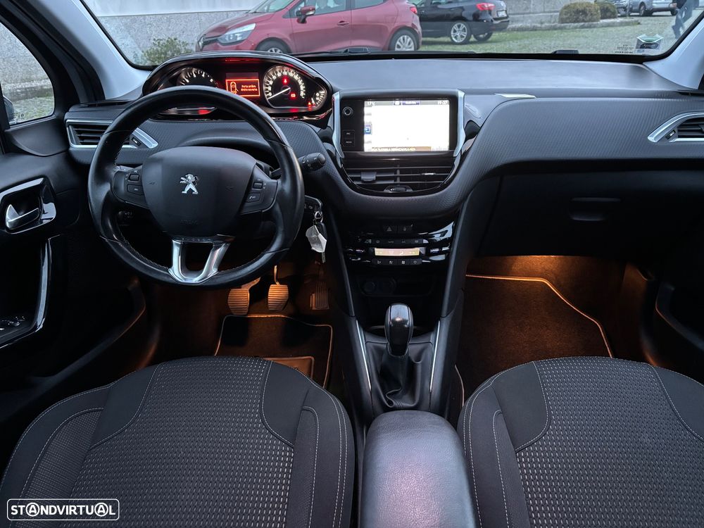Peugeot 208 1.2 PureTech Allure - 12