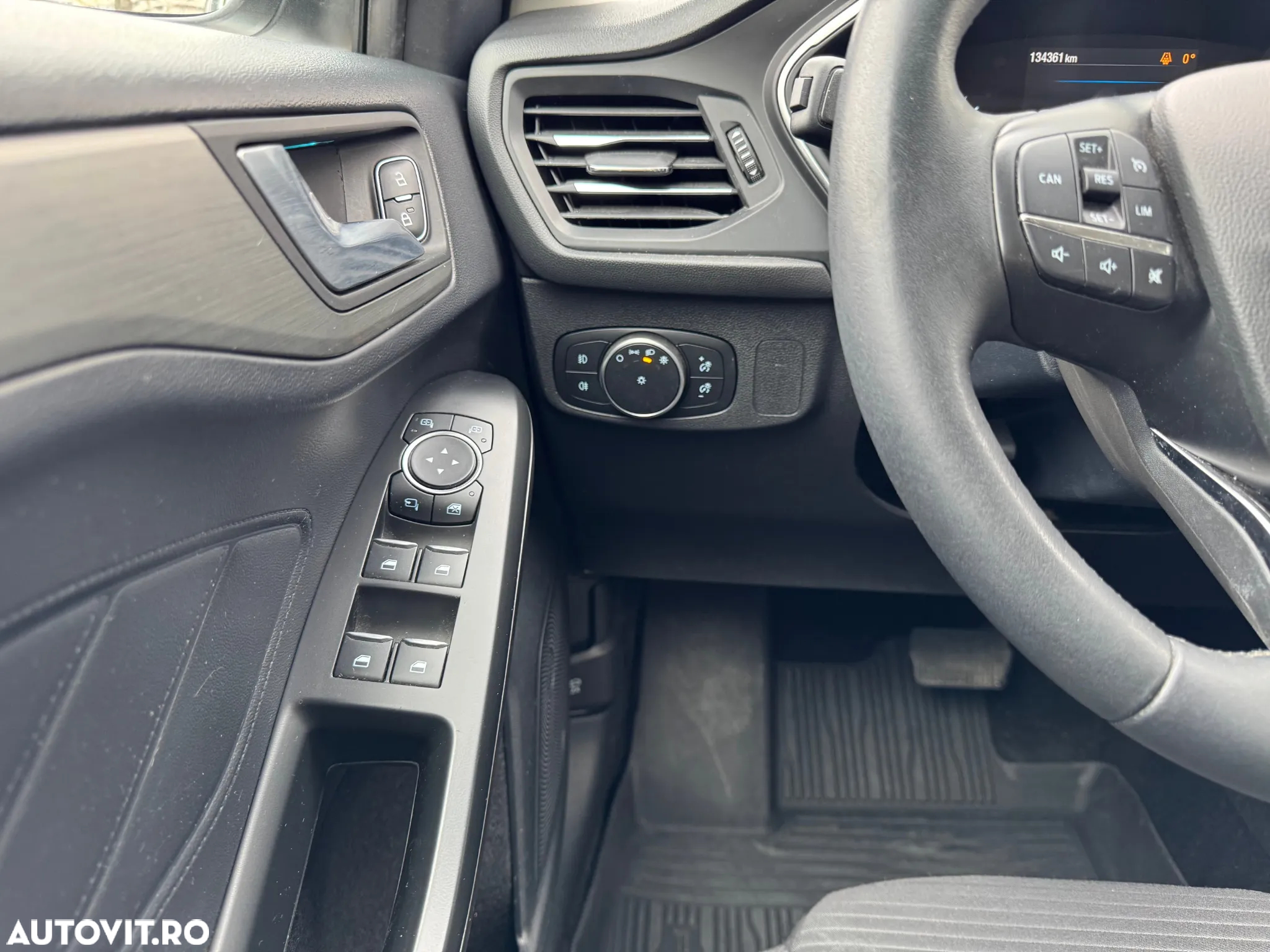 Ford Focus 1.5 EcoBlue Titanium - 28