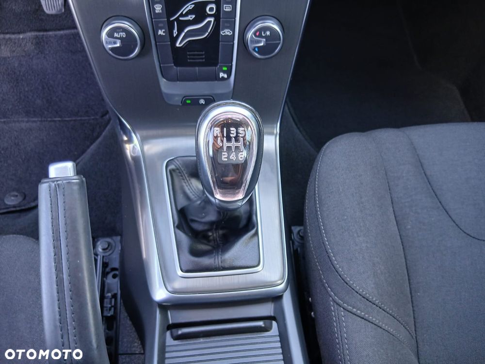 Volvo V40 D2 Momentum - 28