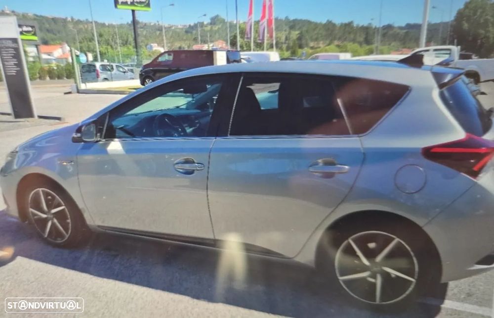 Toyota Auris 1.8 HSD Comfort +P.Sport+Navi - 2