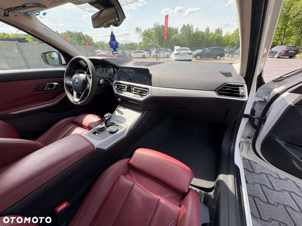 BMW Seria 3 318d M Sport - 35