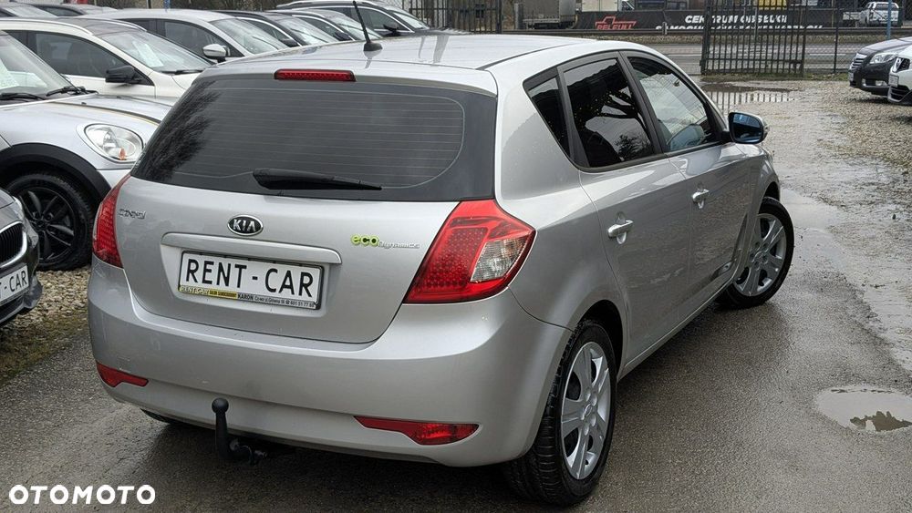 Kia Ceed - 10