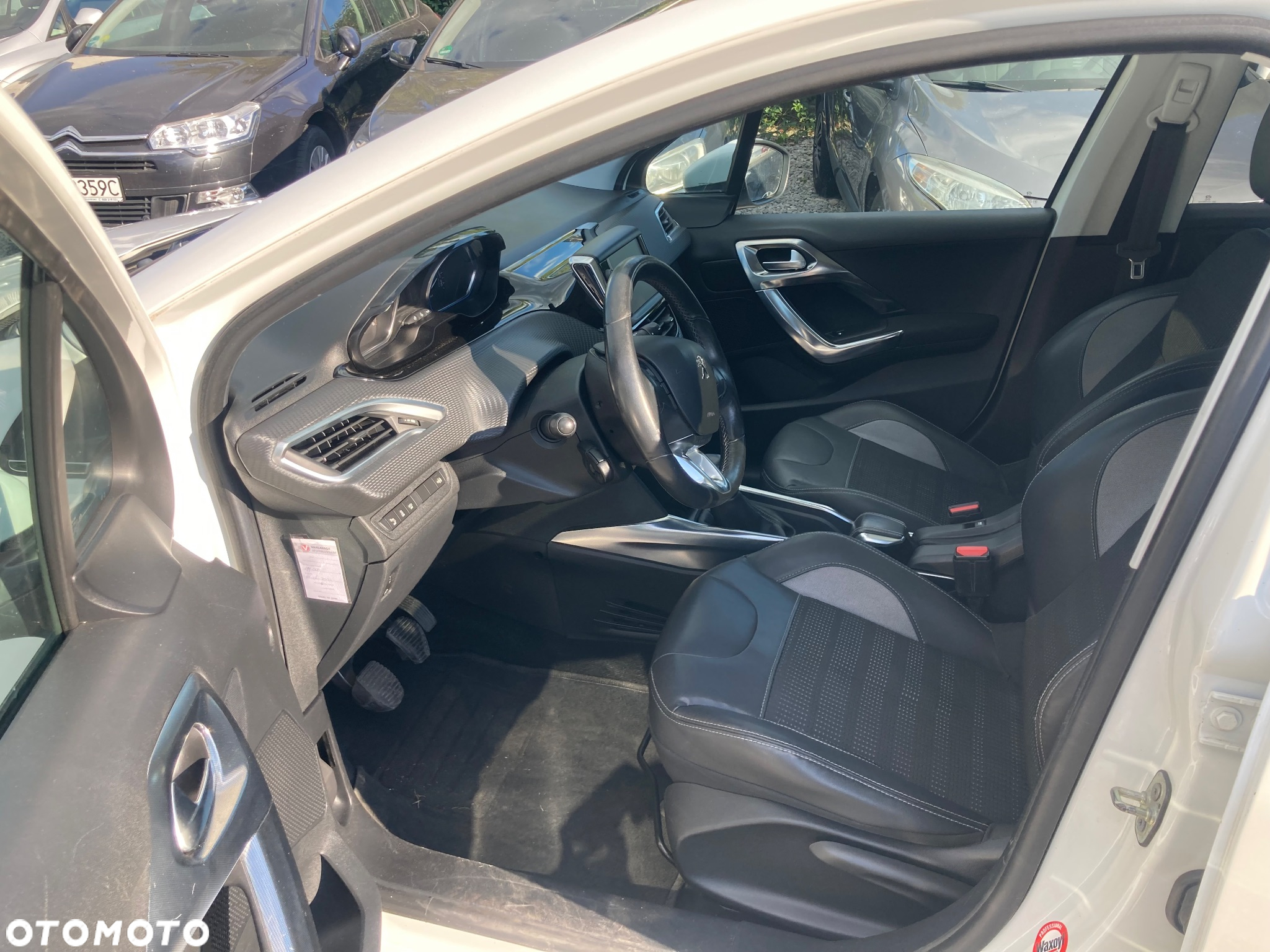Peugeot 2008 1.6 e-HDi Allure S&S - 8