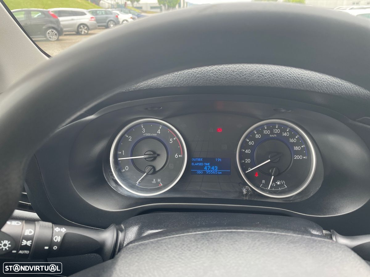 Toyota Hilux 2.4 D-4D 4WD CD CM - 14