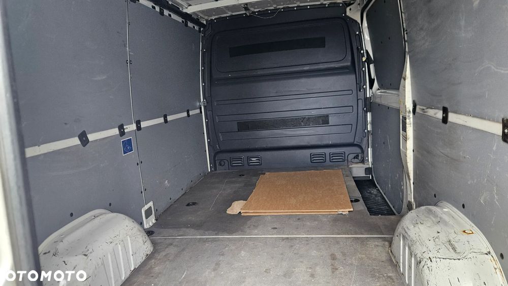 Mercedes-Benz Sprinter - 11