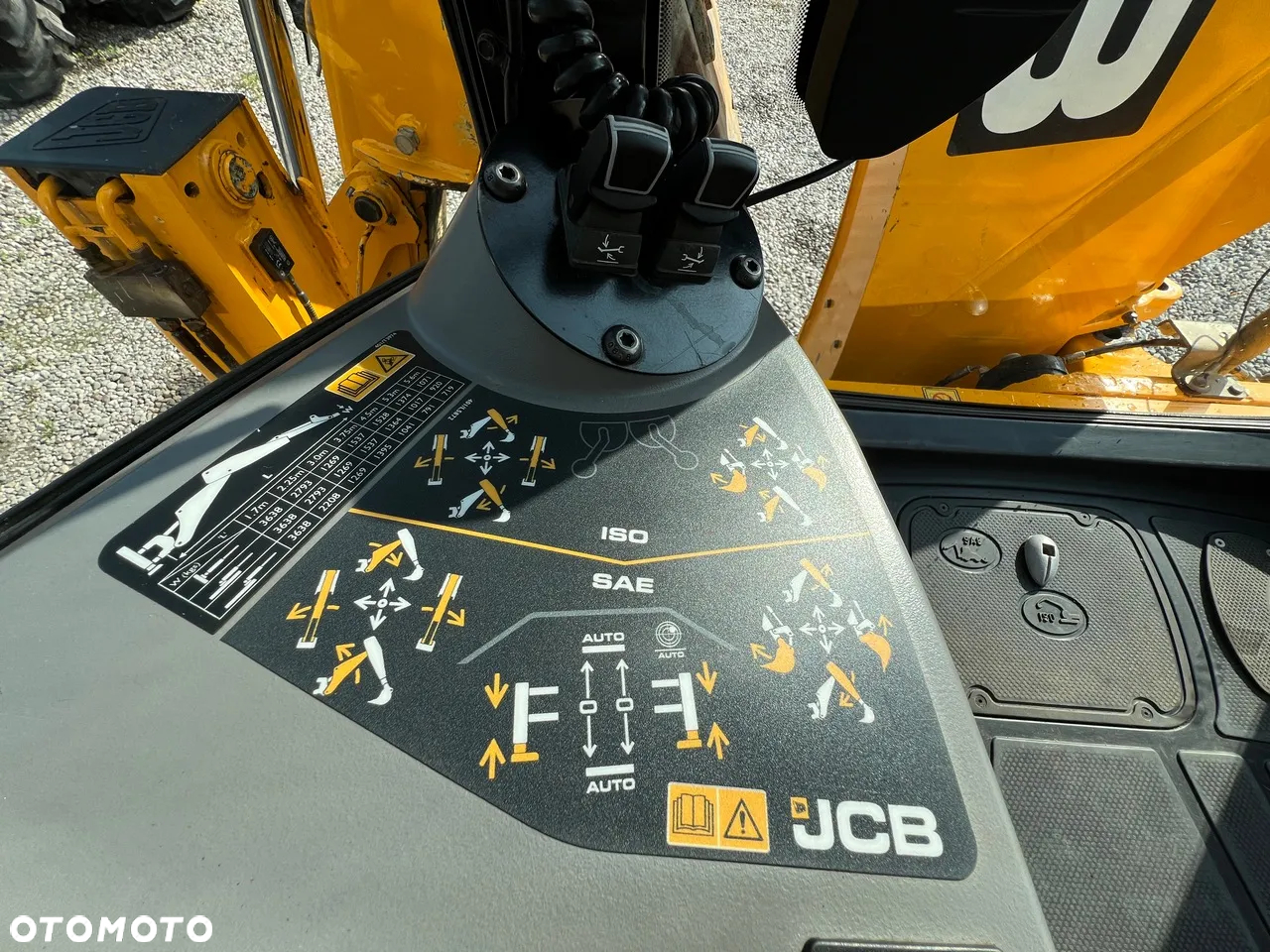 JCB 4CX PRO - 12