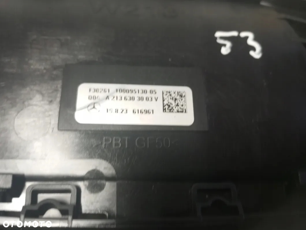 MERCEDES E W213 GNIAZDO KLAPKA WLEW PALIWA A2136303003 - 3