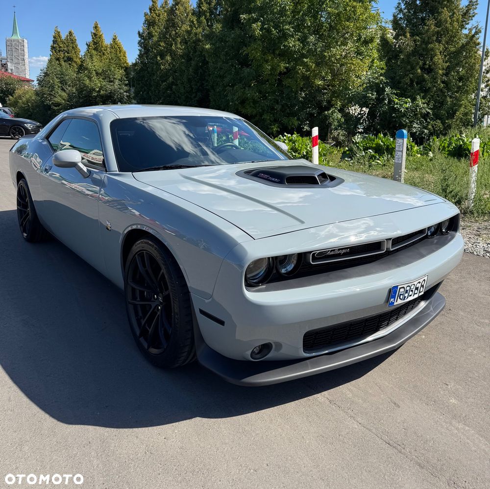 Dodge Challenger - 1