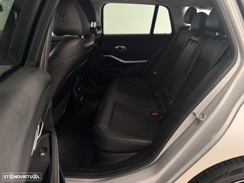 BMW 318 d Touring Line Sport Auto - 23