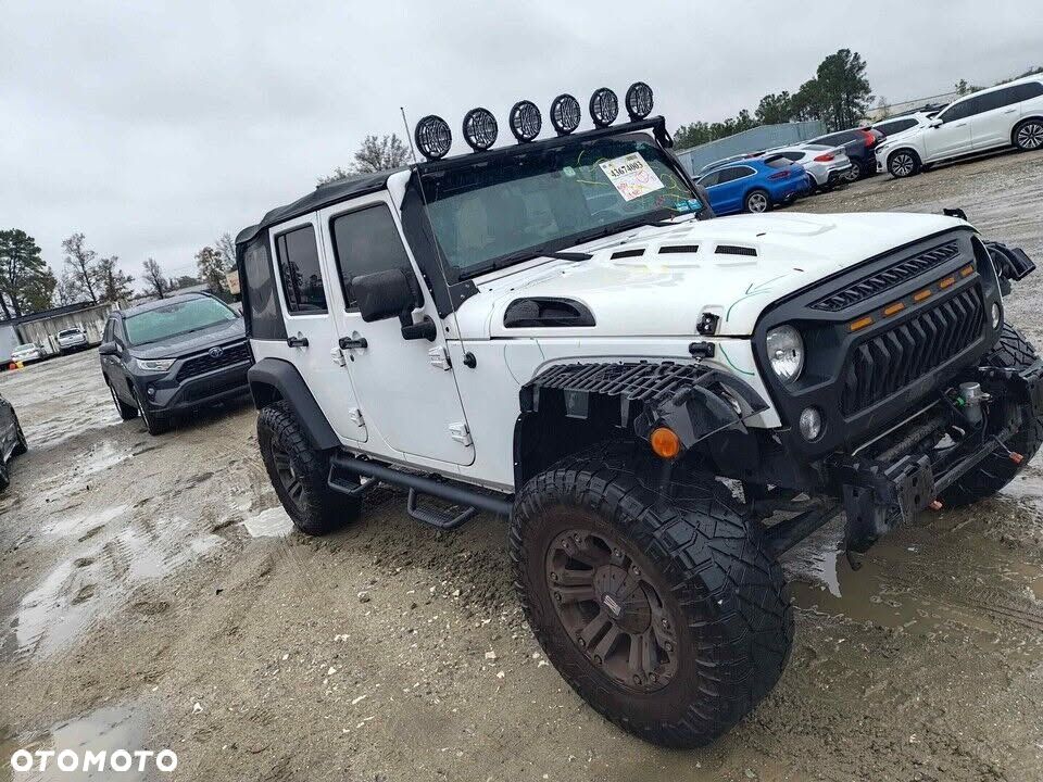Jeep Wrangler - 12