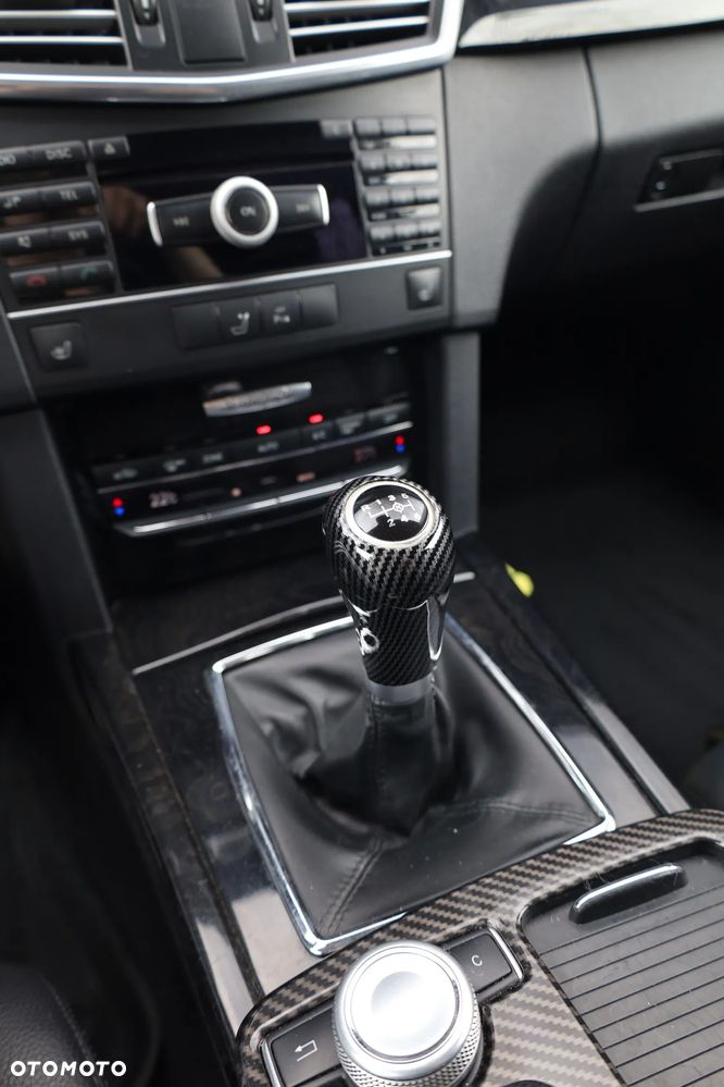 Mercedes-Benz Klasa E 220 CDI BlueEff Avantgarde - 39