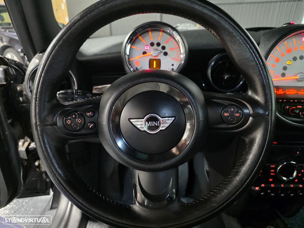 MINI 3 Portas Cooper D - 16