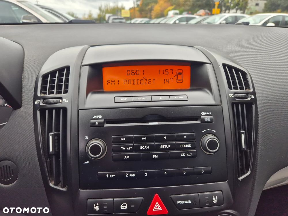 Kia Ceed - 12