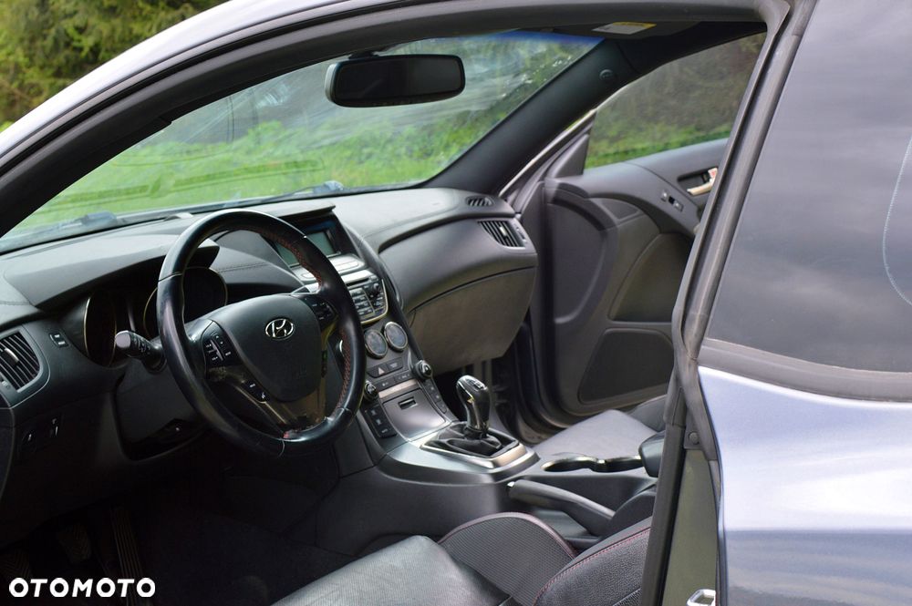 Hyundai Genesis Coupe - 9