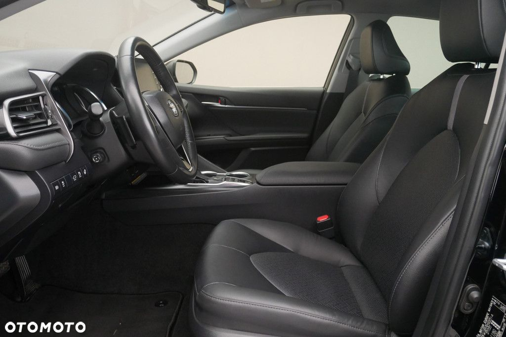 Toyota Camry - 12