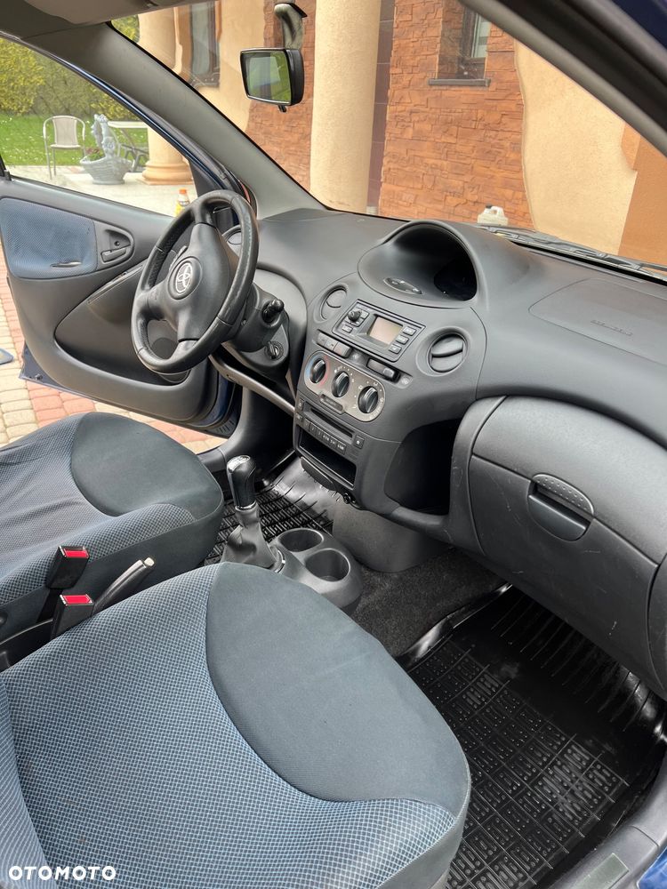 Toyota Yaris 1.0 Sol - 9