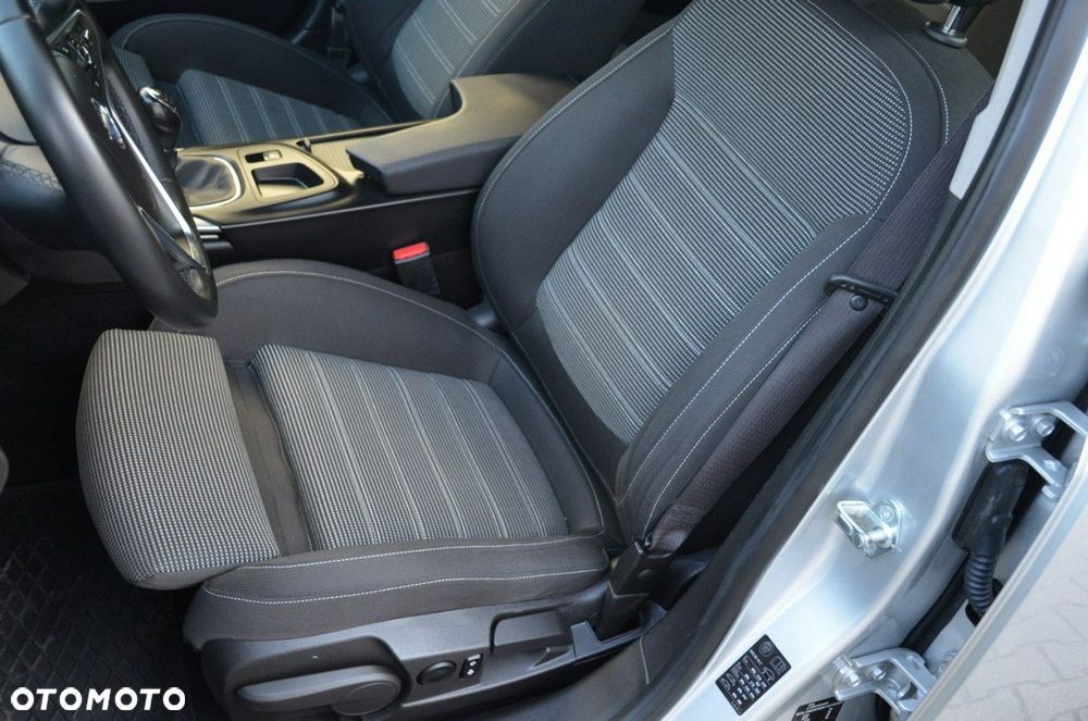Opel Insignia - 25