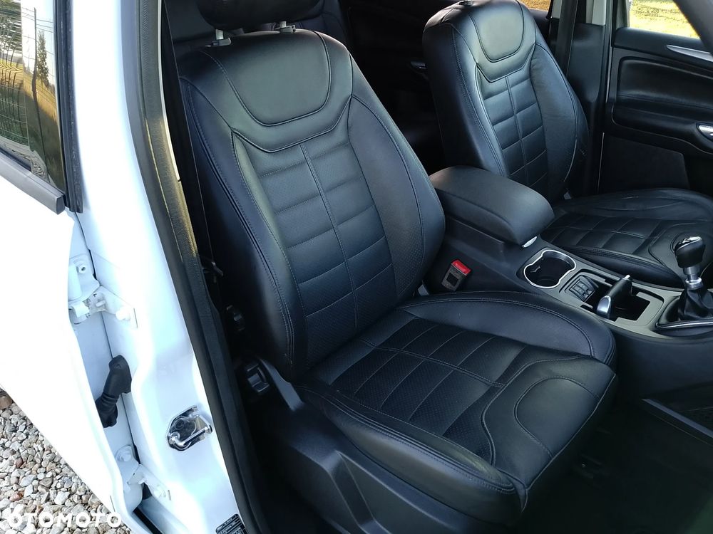 Ford S-Max - 34