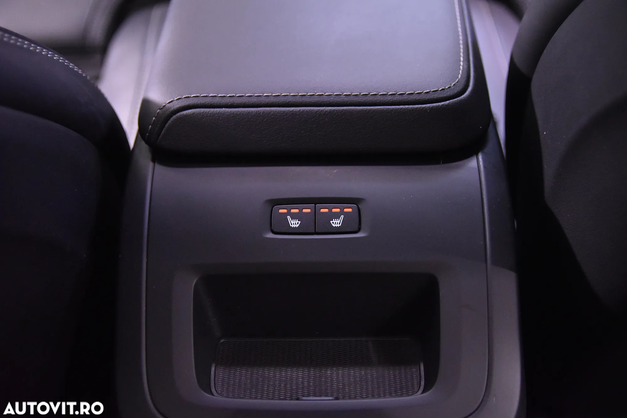 Volvo XC 60 B4 D AWD Plus Dark - 23