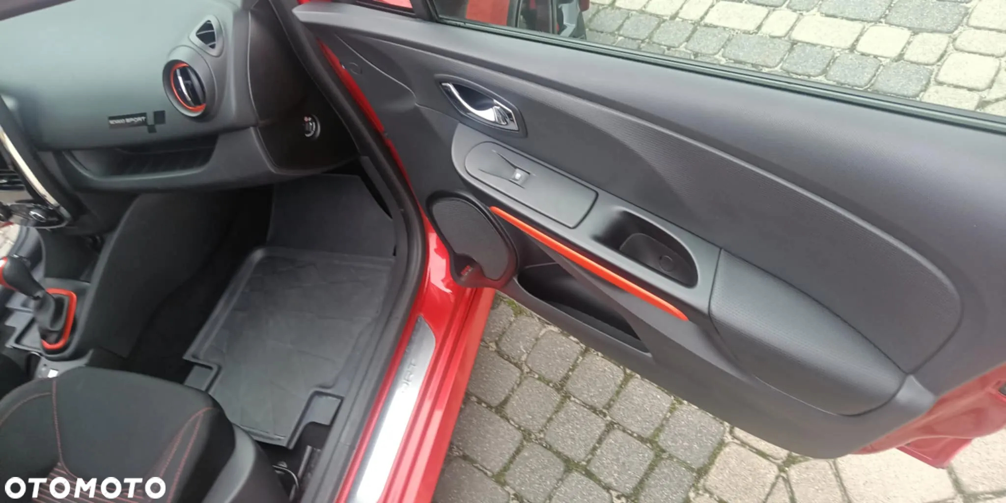 Renault Clio 1.6 Turbo R.S EDC Sport - 9