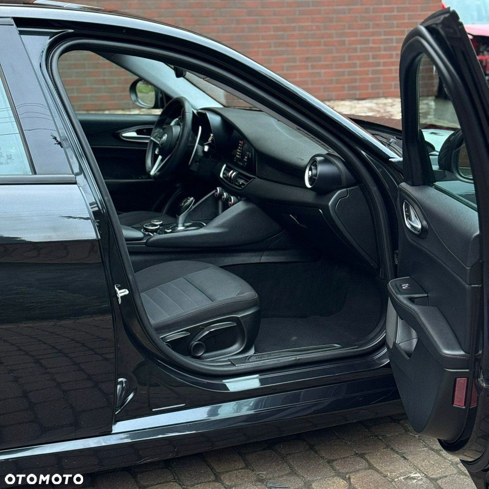 Alfa Romeo Giulia - 17