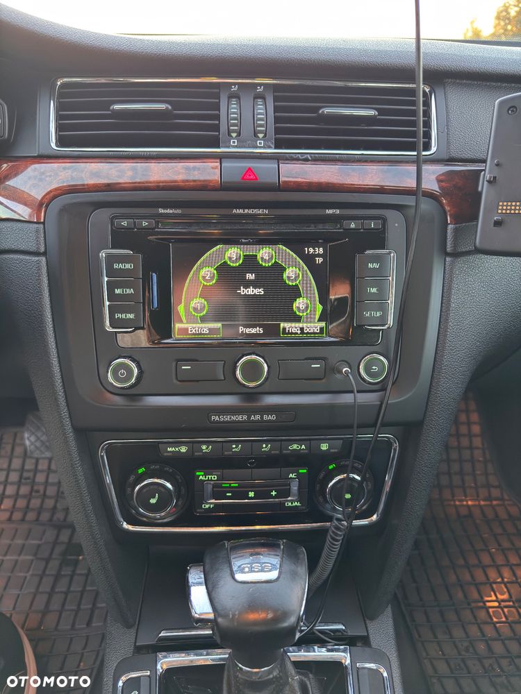 Skoda Superb 2.0 TDI DSG Elegance - 21