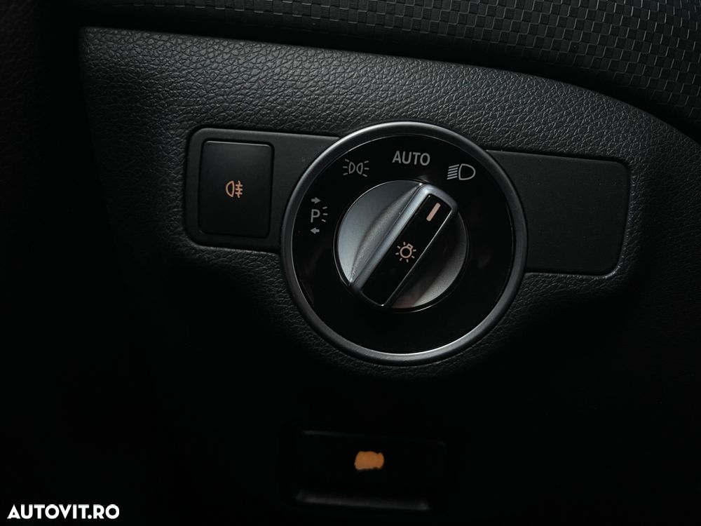 Mercedes-Benz A 180 7G-DCT AMG Line - 20