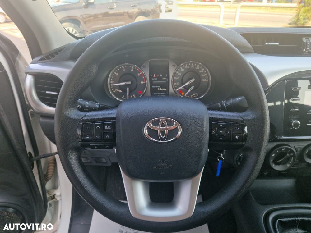 Toyota Hilux 2.4D 150CP 4x4 Double Cab 6MT Comfort - 12