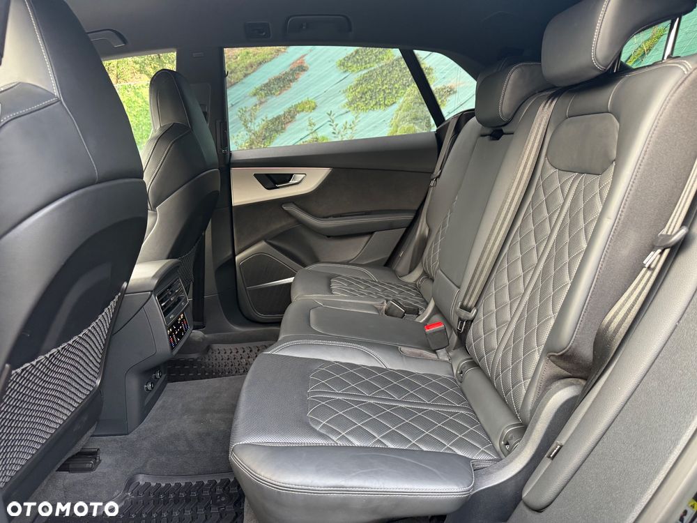 Audi Q8 - 12