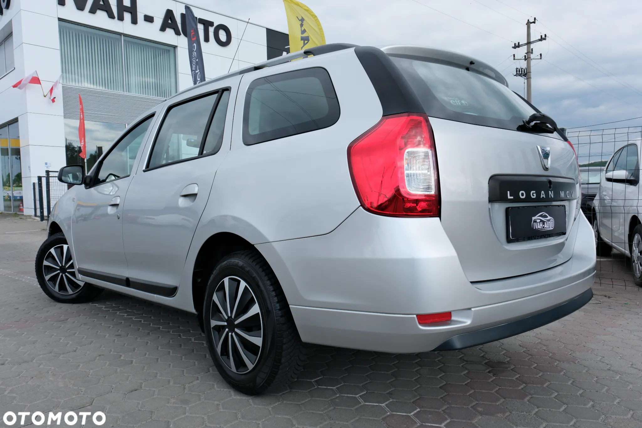 Dacia Logan MCV 1.2 16V 75 Ambiance - 12