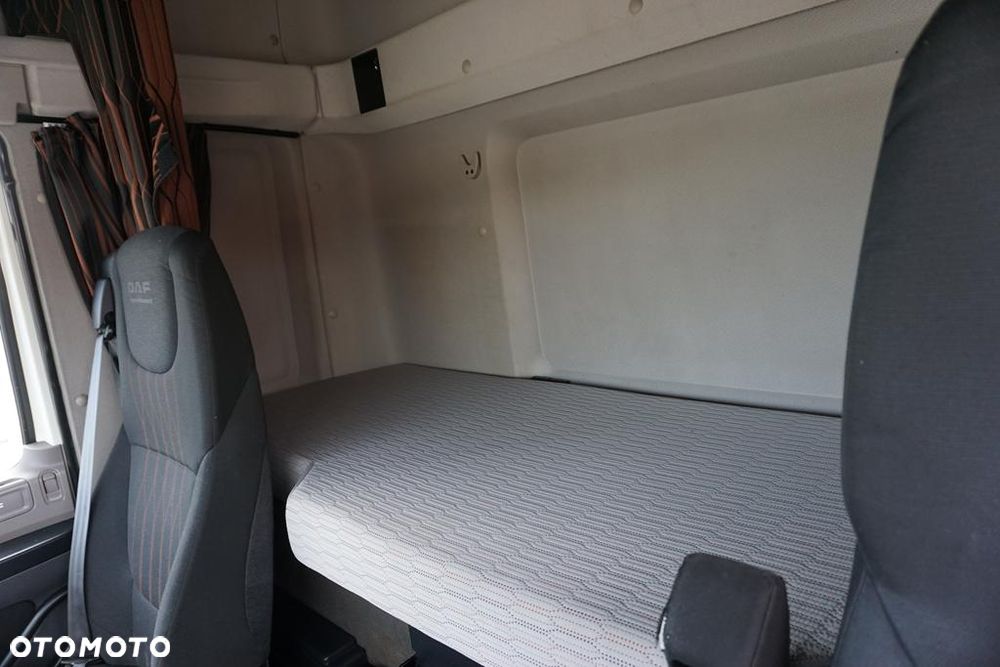 DAF / CF / 320 / ACC / E 6 / FIRANKA / 22 PALETY / DŁ. 9 M / ŁAD. 8 960 KG - 40