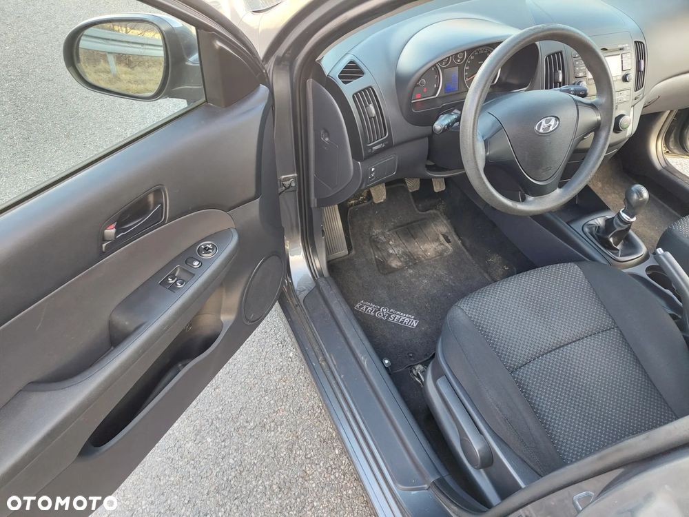 Hyundai i30 1.4 Base + - 13
