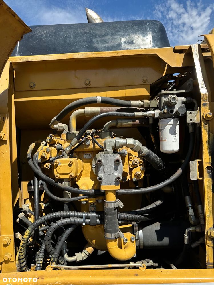 Caterpillar Używana koparka gąsienicowa CAT 318C - 11