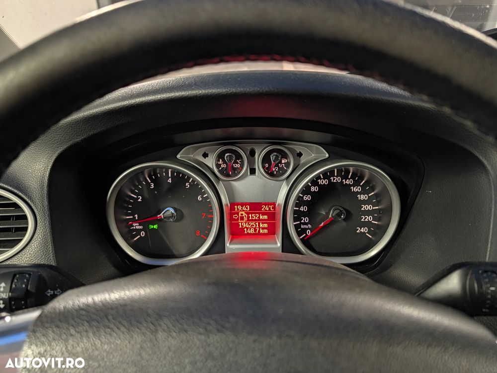 Ford Focus 1.6i Titanium - 6