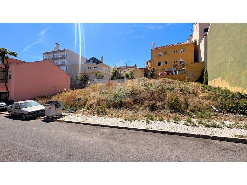 Terreno urbano com 272,65m2 em Camarate - Grande imagem: 3/7