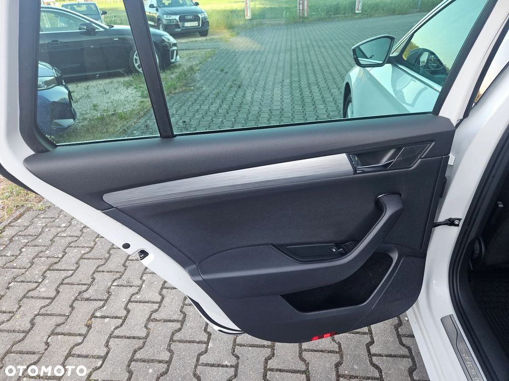 Skoda Superb 2.0 TDI DSG Ambition - 17